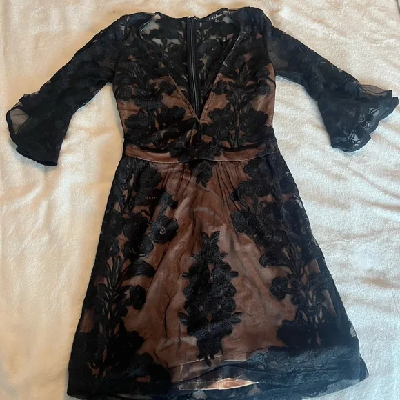 NWOT For Love & Lemons Dress - Picture 3 of 4